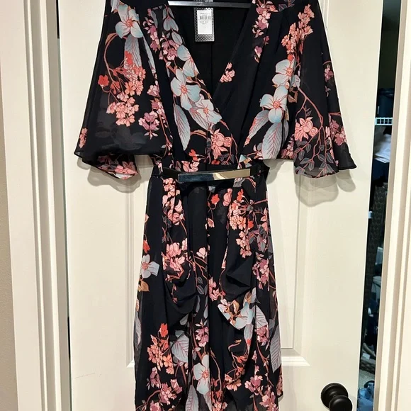 Floral dress by City Chic size 18, new with tags - Picture 2 of 4